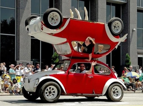 فستیوالی جالب از رژه خودروهای حیرت انگیز در آمریکا
