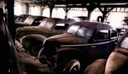 عکس هایی از قبرستان ماشین های قدیمی در جنگل