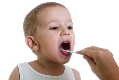 گلو درد کودکان را با داروهای گیاهی درمان کنید