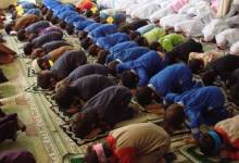 , فاصله زنان و مردان در نماز چقدر باید باشد؟