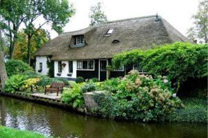 دهکده‌ای بسیار زیبا بدون حتی یک خیابان در هلند!! (تصویری)