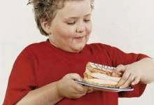 اگر فرزندم در معرض خطر چاقی باشد، چه باید بكنم؟