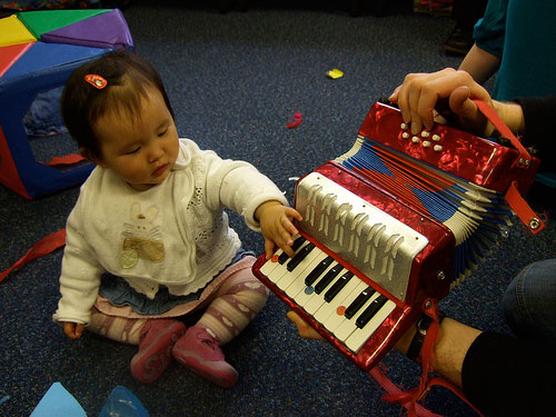 فواید موسیقی درمانی برای کودکان