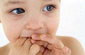 علل ناخن جویدن در کودکان و راههای درمان