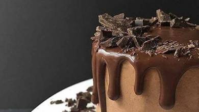 با سس گاناش شکلاتی کیک‌ها را تزئین کنید