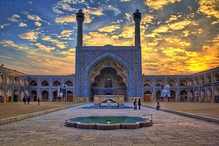 , اصفهان؛ گردش در نصف جهان