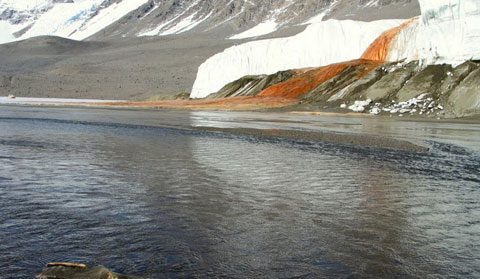آبشار خون در قطب جنوب