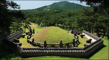 نقاط دیدنی کره جنوبی,جاذبه های گردشگری کره جنوبی,مقبره خانوادگی سلسله چوسان