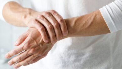 آرتروز دست چیست و چگونه درمان می‌شود؟